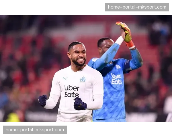 主裁判耳机通讯故障,导致昂热对阵特鲁瓦比赛中断五分钟