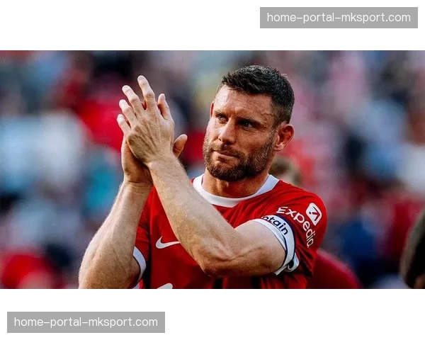 特写:41岁的老将米尔纳,在布莱顿更衣室扮演的“球员兼教练”角色 特写:41岁的老将米尔纳,在布莱顿更衣室扮演的“球员兼教练”角色