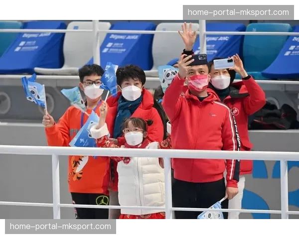 澳门站女单半决赛现长达20板对拉，现场观众起立鼓掌