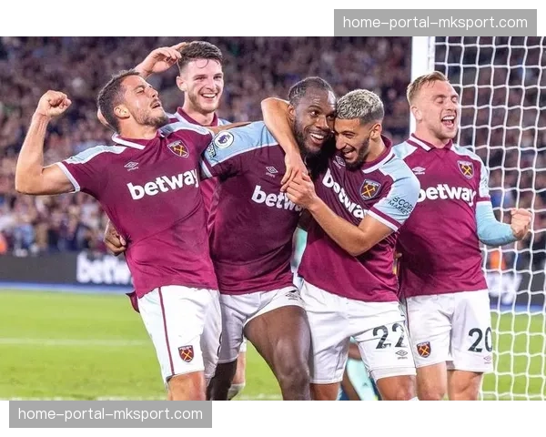 西汉姆联4-0狼队，莫耶斯球队主场展现强大攻击力